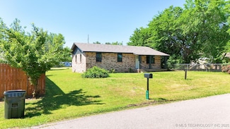 917 Fairway Dr, Sulphur, OK 73086