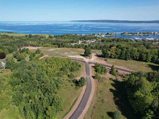 4670 Sunset View Ln, Petoskey, MI 49770