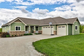 15605 Scott Ct, Earlham, IA 50072