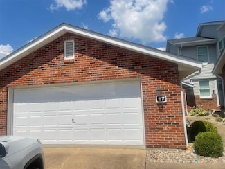 17 Thornhurst Ct, Columbia, IL 62236