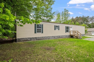 15 Trailer Park Rd, Haverhill, NH 03765