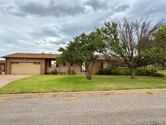 1003 3rd St, Cheyenne, OK 73628