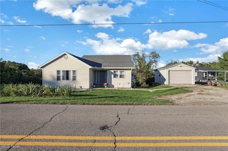 4085 Pinecrest Dr, Zanesville, OH 43701