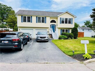44 Mckay Ct, Warwick, RI 02889