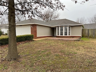 2408 Chanel St, Siloam Springs, AR 72761