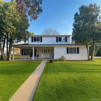 3674 Forge Dr, Troy, MI 48083