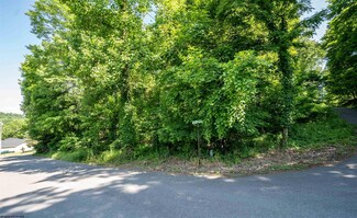 9 Champagne Dr, Cheat Lake, WV 26508
