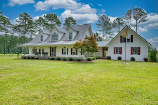634 Alapaha River Dr, Alapaha, GA 31622