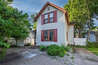 77 Hubbard St, Mount Clemens, MI 48043