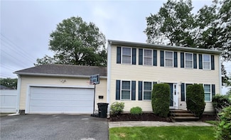 2 Hayes St, Johnston, RI 02919