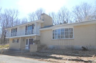 710 Pennsylvania Ave, Roseto, PA 18013