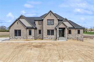 52 Maple Point Ct, Wilmington, OH 45177