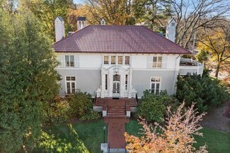 386 Commonwealth Ave, Chestnut Hill, MA 02467