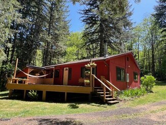 831 E Buck Creek Rd, Tidewater, OR 97390