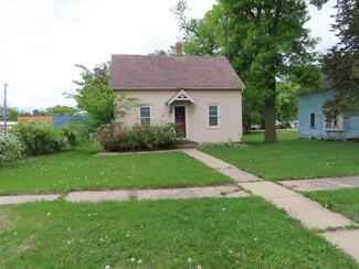 529 E 1st St N, Truman, MN 56088