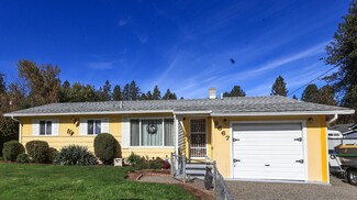 2667 Cloverlawn Dr, Grants Pass, OR 97527
