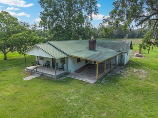 7471 Old River Rd, Patterson, GA 31557