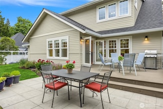 1241 Cherry Ave NE, Bainbridge Island, WA 98110
