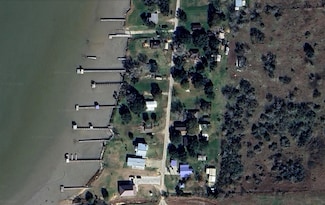 62 Trout St, Palacios, TX 77465