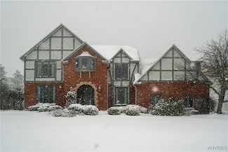 25 Fox Chapel Dr, Orchard Park, NY 14127