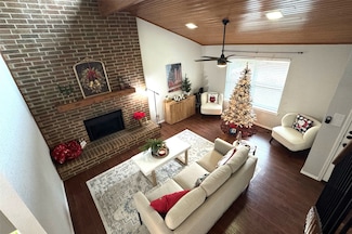 1008 Forest Creek St, Benbrook, TX 76126