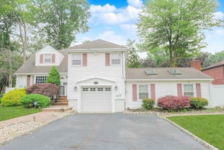122 Village Cir E, Paramus, NJ 07652