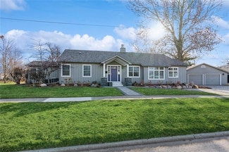 1113 S 12th Ave W, Newton, IA 50208