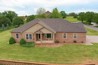 2547 Dundee Ln, Salina, KS 67401