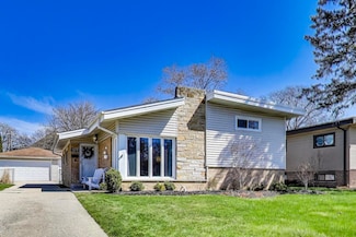109 S Weller Ln, Mount Prospect, IL 60056