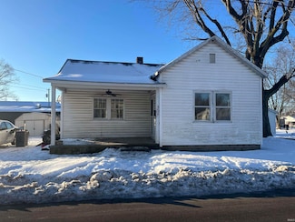 307 W Flora St, Washington, IN 47501