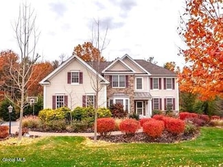 72 Stone Crest Dr, Mechanicville, NY 12118