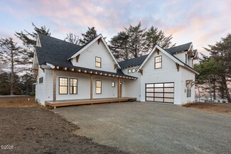 1938 NW 40th St, Lincoln City, OR 97367