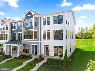 4246 Frost St, Marshall, VA 20115