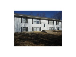 600 Valley Hill Dr, Knob Noster, MO 65336