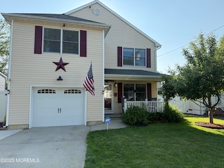 27 Pacific Ave, North Middletown, NJ 07748