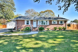 7 Carter Dr, Greenville, SC 29607