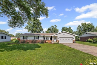 10 Monroe Ave, Salem, IL 62881