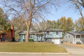 1930 Tilbury Rd, Waterloo, IA 50701