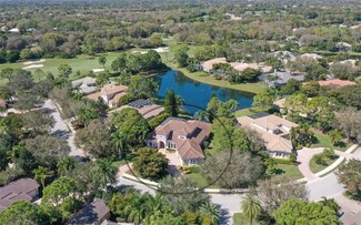 8020 Warwick Gardens Ln, University Park, FL 34201