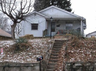 319 E Spring St, Bloomfield, IN 47424