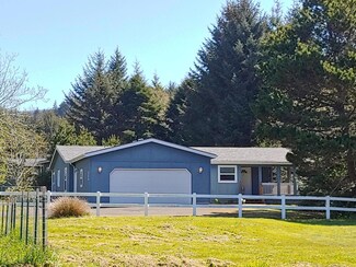224 NE Evergreen Ln, Yachats, OR 97498