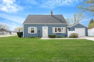 2 Poppy Ln, Levittown, NY 11756