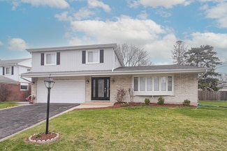1834 E Boulder Dr, Mount Prospect, IL 60056