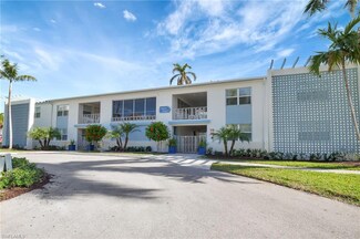 1295 Gulf Shore Blvd S Unit 134, Naples, FL 34102