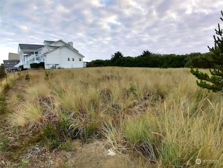 863 Ocean Shores Blvd NW, Ocean Shores, WA 98569