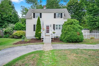 63 Alpine St, Warwick, RI 02889