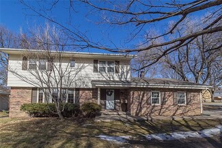 7005 Washington Ave, Windsor Heights, IA 50324