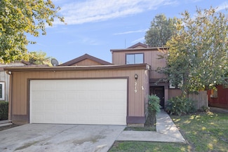 219 E Elowin Ct, Visalia, CA 93291