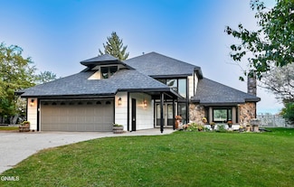 2508 10th Ave NW, Minot, ND 58703