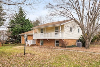 39 Forest Springs Dr, Stuarts Draft, VA 24477